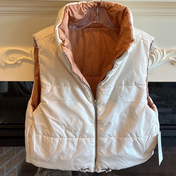 vine & valley Jackets & Blazers - Cozy Reversible Puffer Vest Sleeveless Jacket Womens Medium Beige Tan Trendy New